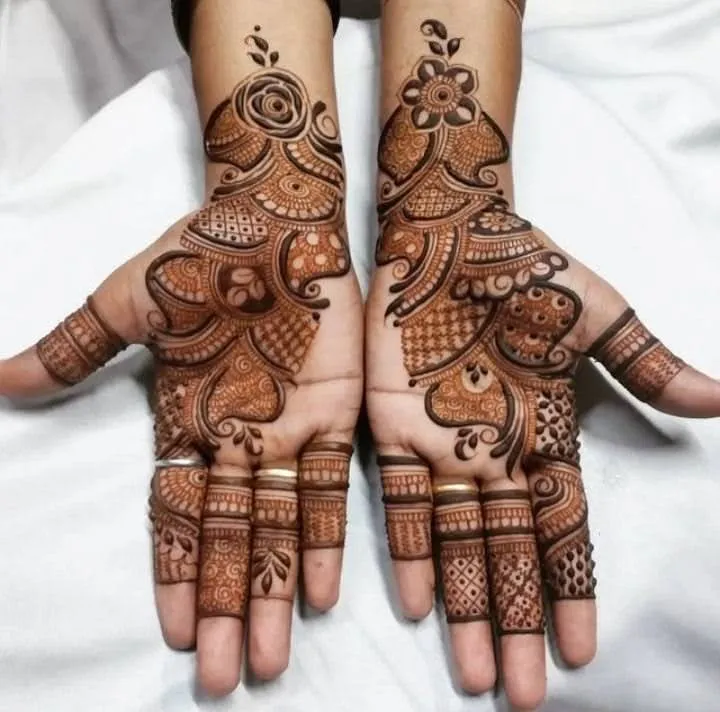 Intricate bridal hands mehandi design 19