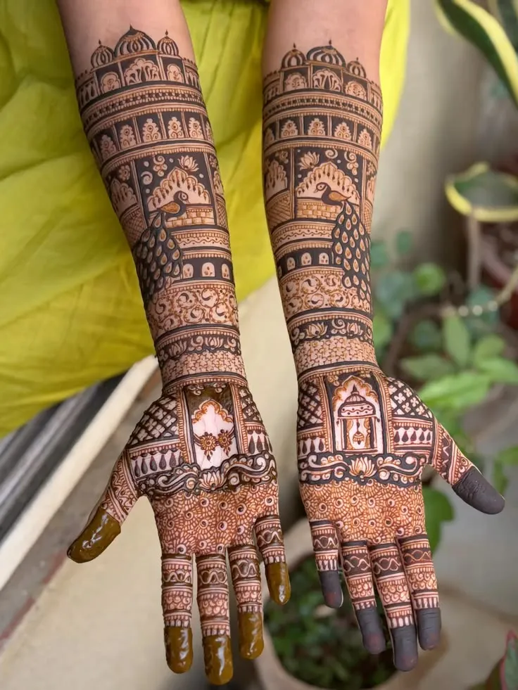 Intricate bridal hands mehandi design 7