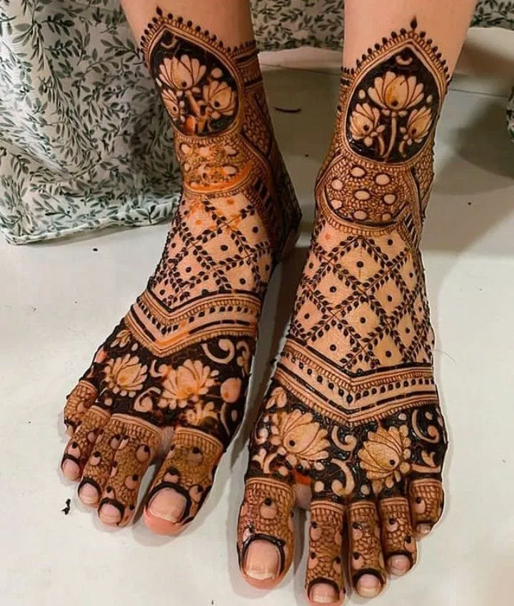 Beautiful feet mehandi design 2